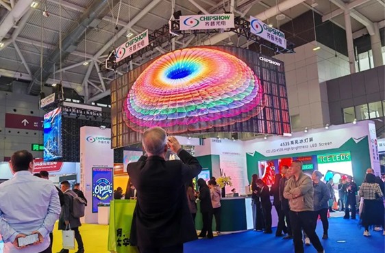 全场最“亮”的仔，今年会光电ICE冰灯屏在ISLE大放异彩